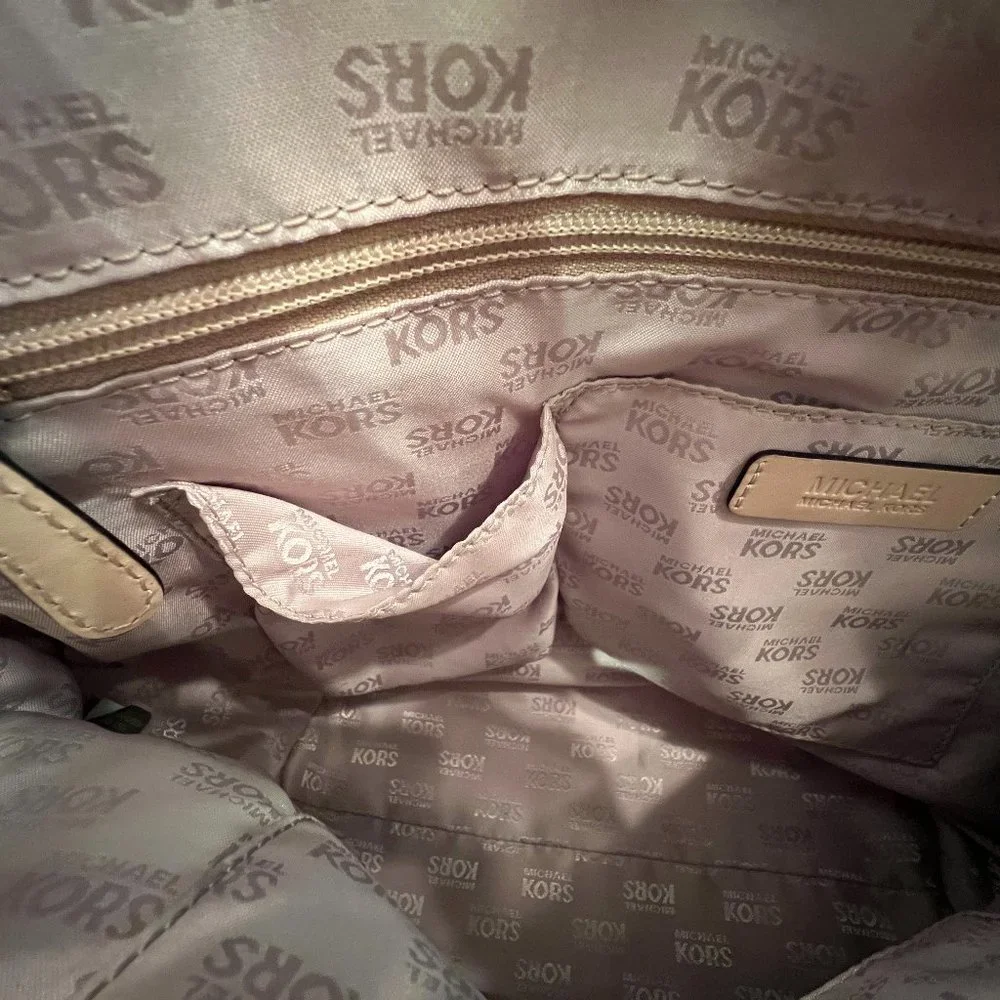 Michael Kors MK Signature and authentic  Shoulder Tote Bag - Picture 12 of 16